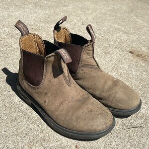 Kids Blundstone beater boots
